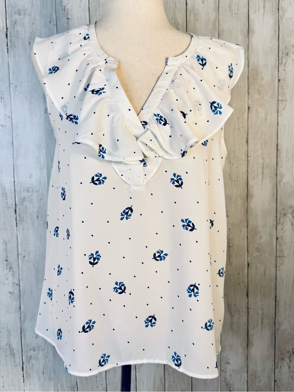 LOFT Outlet | Ruffle Neck Floral Sleeveless Blouse | Feminine Top | Small